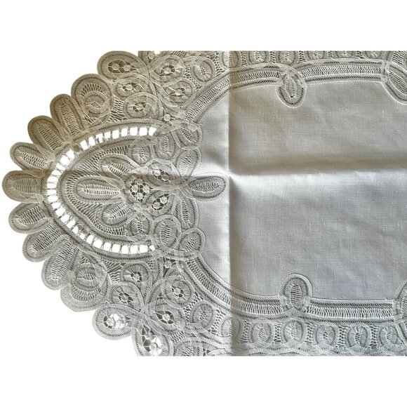 Handmade Belgian Lace Table Runner 38"x17.25" White Oval VGUC Wedding Dinner - Picture 3 of 10
